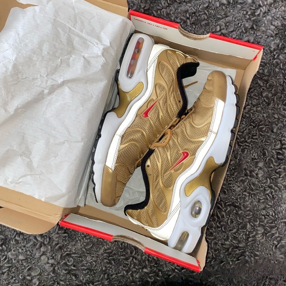 nike air max plus metallic gold womens